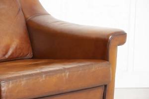 Sofá de Dos Plazas de Diseño Moderno Sueco de Mediados de Siglo, con Tapicería de Cuero Cognac Hecha a Mano y Estructura de Madera Sólida, Alta Demanda - Product Image 6