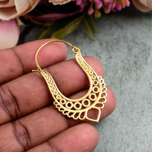 Pendientes de Aro en Forma de Luna Creciente Hechos a Mano en Oro, con Diseño Intrincado, Estilo Tribal Boho, Joyería de Moda - Product Image 1