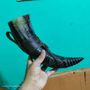 Jarra Vikinga de Lujo Hecha a Mano con Cuerno de Buey y Grabado de Barco Vikingo, Soporte de Cuero, Capacidad de 500ml, Antiderrames, Precio - Product Image 3