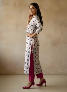 คุรตีผ้าฝ้ายพิมพ์ลายสีขาวสำหรับผู้หญิง คอกลม แขน 3/4 สำหรับใส่ลำลอง พิมพ์ลายดอกไม้หรูหรา ทรงพอดีตัว - Product Image 3