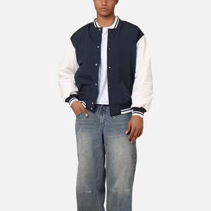 เสื้อแจ็คเก็ตบอมเบอร์หนังสีขาวกรมท่าสำหรับผู้ชาย แขนเสื้อตัดสี คอตั้ง ปลายแขนเสื้อแบบปกปิด ติดกระดุมด้านหน้า สไตล์ลำลองแนวสตรีทแวร์ - Product Image 1