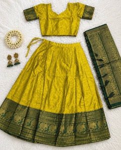 Lehenga Choli en soie jaune avec bordure verte, tenue traditionnelle indienne, longueur au sol, tenue ethnique, toutes saisons, coupe classique pour femmes - Product Image 3