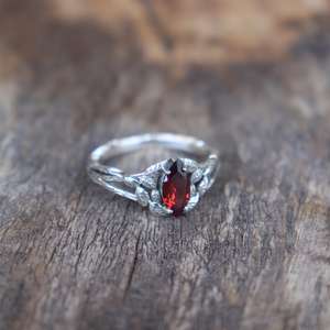 Anillo de Compromiso Vintage con Hoja de Granate, Anillo de Promesa Delicado, Plata de Ley 925 Única, Certificado IGI, Alta Calidad, Enero - Product Image 3