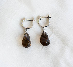 Comprar Pendientes de Plata de Ley con Cuarzo Ahumado Midnight Mist y Estilo Moderno en Oferta - Product Image 1