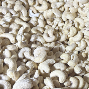 Offre Spéciale 2023 : Noix de cajou brutes WW180, WW240, WW320, LP, WS – Noix de cajou brutes en vrac prêtes à être expédiées - Product Image 1