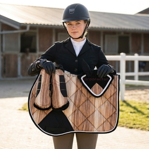 Ensemble d'équitation haut de gamme : tapis de selle, bonnet anti-mouches, protège-jambes, brosses, bottes de protection – Équipement équestre durable en tissu matelassé respirant - Product Image 2