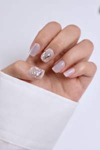 Uñas Postizas Personalizadas de ABS Morado al por Mayor, Diseño de Uñas Artificiales de Longitud Media, Forma de Almendra, Estampado Dorado, Fábrica OEM ODM - Product Image 4