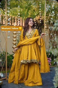Ensemble Kurti en Chinon pour tenue ethnique avec Plazzo à volants et Dupatta en dentelle - Product Image 2