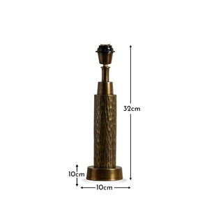 Lampe de table en métal martelé avec base en fer texturé, abat-jour en tissu de qualité supérieure, éclairage d'ambiance chaleureux pour les intérieurs raffinés - Product Image 6