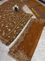 Ensemble Lehenga Choli doré pour femmes avec broderies, tenue de mariage indienne traditionnelle de Samp Corporation
