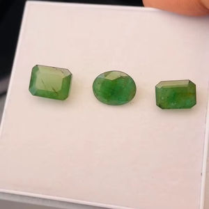 มรกตธรรมชาติจากแซมเบีย 3 เม็ด น้ำหนัก 12.04 กะรัต คุณภาพดี พร้อมความเงางามและสีเขียวสวยงาม ขัดเงาอย่างสมบูรณ์แบบ เหมาะสำหรับทำเครื่องประดับ - Product Image 4