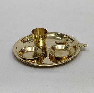 Plateau de culte en laiton Panch Puja & Jal Patra avec Lota de Pooja et cuillère, ensemble Charan Amrit, brûleur d'encens Bakhoor, taille personnalisée - Product Image 2