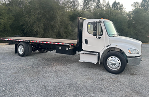 Camiones Freightliner M2 106 con Remolques de Plataforma, Usados, Super Limpios y Económicos, Modelos 2014, 2015 y 2016, Listos para Exportación - Product Image 3
