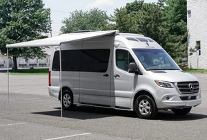 รถตู้แคมป์ปิ้ง Sprinter ปี 2023 ไมล์น้อย 3500 4x4 เทอร์โบดีเซล พวงมาลัยซ้าย เกียร์ออโต้ เบาะผ้า ล้อแม็ก R17 ไมล์น้อย 7 ที่นั่ง ไฟหน้า LED - Product Image 3