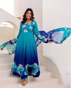 Ensemble Kurti Anarkali brodé de fleurs bleues avec pantalon et dupatta, tenue ethnique indienne pakistanaise pour femmes, pour mariage et fêtes - Product Image 5