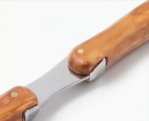 Ensemble de cuillères à salade en acier inoxydable avec manches en bois, finition miroir haute brillance, design minimaliste, passe au lave-vaisselle, pour usage professionnel. - Product Image 2