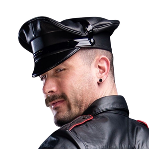 Casquette en cuir pour motard avec visière mate, en cuir véritable de qualité supérieure, coupe structurée, style club classique - Product Image 1