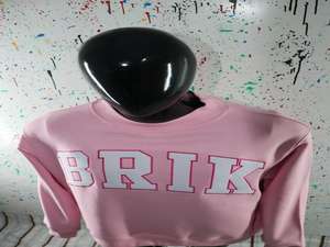 Sudadera BRIK PINK con cuello alto, 100% BLANCA, con apliques bordados, cuello ancho, hilos finos. - Product Image 3