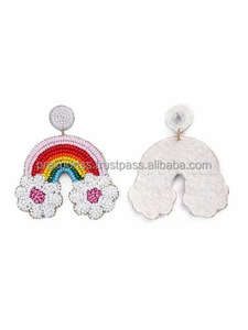 Pendientes de nube arcoíris hechos a mano con bordado de cuentas, joyería colorida con cuentas, diseño floral, accesorios llamativos para fiestas - Product Image 3