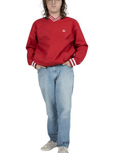 Sweat-shirt unisexe personnalisé rouge à col en V – Vêtement de sport élégant avec poignets rayés pour hommes et femmes - Product Image 2