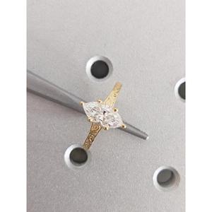 Anillo Solitario de Diamante Corte Marquesa en Oro Amarillo con Banda Grabada Vintage, Anillo de Compromiso Delicado, Joyería Fina Hecha a Mano - Product Image 2