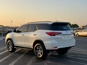 รถยนต์มือสองปี 2022 รุ่น EXR 4.1-6L เครื่องยนต์ดีเซล SUV สีขาว ขับเคลื่อนสี่ล้อ ระบบ I-force Max Premium Turbo เกียร์อัตโนมัติ ล้อแม็ก R20 สีเข้ม เบาะหนังด้านซ้าย หลังคาซันรูฟแบบพาโนรามา - Product Image 6