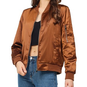 Blouson universitaire en satin pour femme, style baseball, avec logo personnalisé, fermeture éclair intégrale et ourlet côtelé, vente en gros - Product Image 1