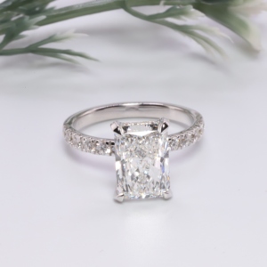 Bague solitaire en or blanc avec diamant radiant de laboratoire, micro-pavé de diamants, halo caché, joaillerie fine pour femme - Product Image 1