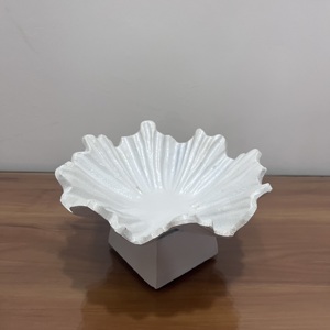 Plateau de rangement décoratif en aluminium revêtu en forme de fleur avec finition blanche pour la décoration de la maison - Product Image 5