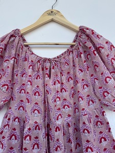 Robe longue décontractée en coton à imprimé floral et col rond pour femme, avec manches bouffantes et volants, style indien, vente en gros, fabricant de robes en coton - Product Image 2