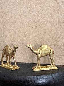 Figurine de chameau en laiton poli, accent de table pour décoration sur le thème du désert et arrangement d'événements de mariage - Product Image 6