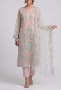 Ensemble Kurta pour femmes en soie brodée rose extensible, longueur genou, avec dupatta et pantalon, tenue traditionnelle indienne pakistanaise pour les fêtes - Product Image 1