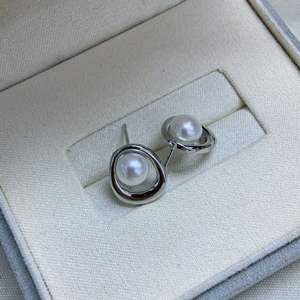 Boucles d'oreilles en perles rondes Aurora Mantou d'eau douce naturelles, sans défaut, 6,5-7 mm, design simple et élégant - Product Image 1