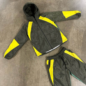 Conjunto Deportivo Unisex de 2 Piezas, Chaqueta Cortavientos y Pantalón Largo, Color Sólido, Impermeable, 100% Poliéster, Corte Regular - Product Image 3