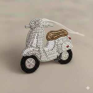 Porte-clés brodé de perles pomme, cadeau pour enseignant, breloque pour sac, pendentif pour clé de voiture par Glowin Fashion - Product Image 3