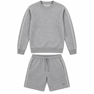 Ropa deportiva moderna con tela transpirable, conjunto de sudadera y pantalones cortos para hombre, ideal para entrenamientos, viajes y uso diario relajado. - Product Image 1