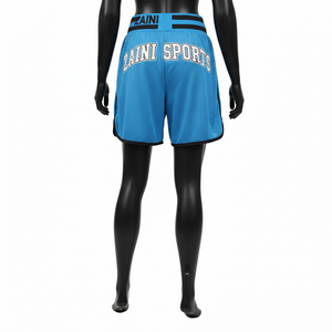 Shorts de malla de poliéster transpirable de 160 GSM para mujer, color azul cielo con paneles laterales negros, logotipo personalizado por transferencia térmica, shorts para mujer - Product Image 2