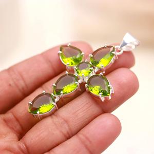 Pendentif en argent sterling 925 avec grappe de péridot vert vif, bijou statement, bijou fait main - Product Image 4