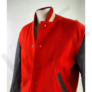 Chaqueta estilo universitario - Cuerpo de lana roja - Mangas de cuero negro - Product Image 4