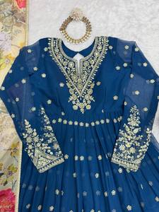 ชุดสูทดีไซเนอร์สุดหรู SARARA แบบสามชิ้น พร้อมงานปักกระจกและเลื่อมแท้ - Product Image 5