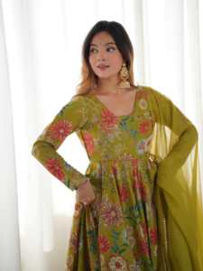 Conjunto de diseñador de tela Chanderi de seda romana con estampado por descarga, top estilo Kediya con vuelo completo, pantalón Plazzo y Dupatta, listo para usar. - Product Image 5