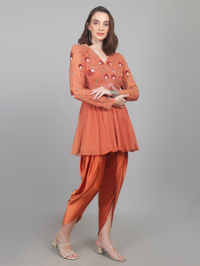 Tenue élégante pour femme, robe peplum pour soirée, avec perles et sequins, travail de perles et de paillettes, édition designer. - Product Image 3