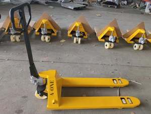 Transpaleta Manual Ergonómica de 2.5 Toneladas, Nueva, con Estructura de Acero Resistente y Bomba Alemana para un Uso Seguro - Product Image 2