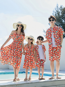 Tenues Assorties Famille : Robe Polynésienne Mère & Fille, Ensemble Couple Polynésien, Vêtements Floraux pour Vacances - Product Image 6