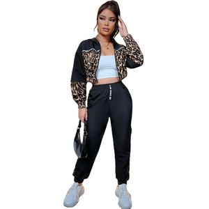 Conjunto Deportivo de 2 Piezas para Mujer, Pantalones Jogger Cargo Negros y Sudadera Corta con Corsé, Estilo Oversize, Venta Caliente - Product Image 1