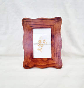 Cadre photo en bois brun pour décoration neutre, étagère murale, style naturel chaleureux, cadeau pour mariage, anniversaire, anniversaire de mariage - Product Image 3