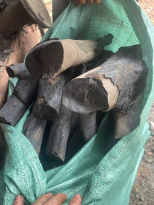 Charbon de bois naturel en morceaux pour barbecue, haute chaleur, longue durée de combustion, faible teneur en cendres, 7000-8000 Kcal/kg, teneur en carbone fixe 70-85%, en vrac - Product Image 5