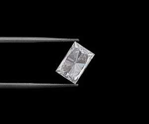 Pendentif bague de mariage en diamant de laboratoire certifié IGI 2,08 CT, taille baguette, couleur E, coupe fantaisie antique - Product Image 4