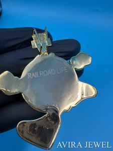 จี้เพชรโมอิสซาไนต์ทรงฮิปฮอป เงินแท้ 925 ชุบทองคำขาวและโรสโกลด์ เครื่องประดับสำหรับทุกเพศ - Product Image 2