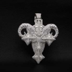 Colgante de Cruz de Moissanita Chapado en Oro de Plata 925 de Lujo con Piedras de Corte Brillante y Microincrustaciones, Temática Unisex para Fiestas y Uso Diario - Product Image 1